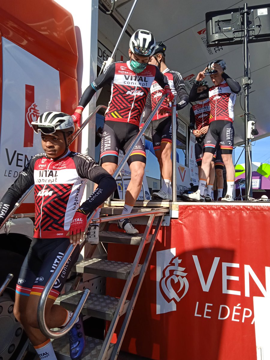 _Chloe_17_'s tweet photo. Le @VcpLoudeac sur la première manche du circuit des Plages Vendéennes à @VilledeChallans @DepVendee https://t.co/6WMeoG1o8e