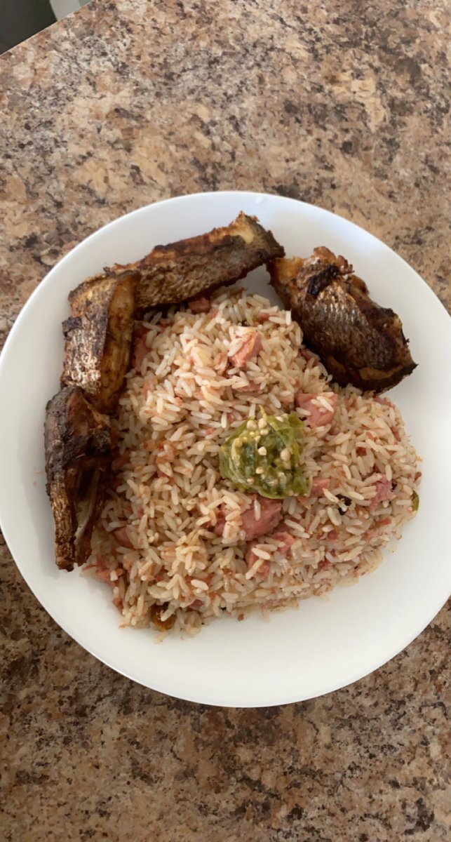 Neferdede_'s tweet photo. One thing #Liberians know how to do is cook. #ChefN3F #DryRice #Fryfish #LiberianFood Happy #Valentines ❣️ https://t.co/NxTXacB92L
