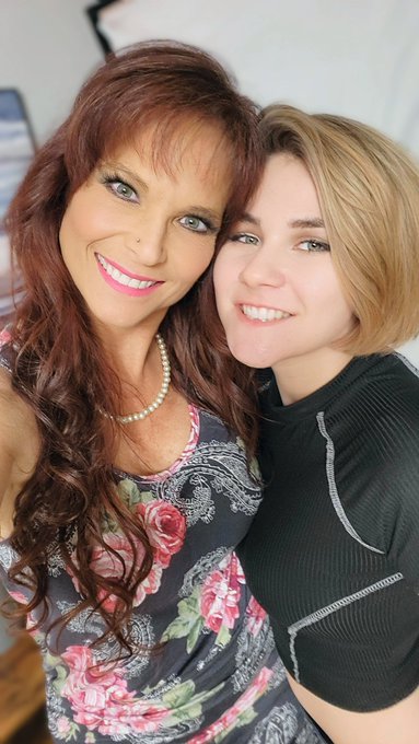 What an amazing day filming with a new y&oslash;ung lady for @GF_Films &amp; @B_SKOW_1! @adalindgrayxo was so sweet