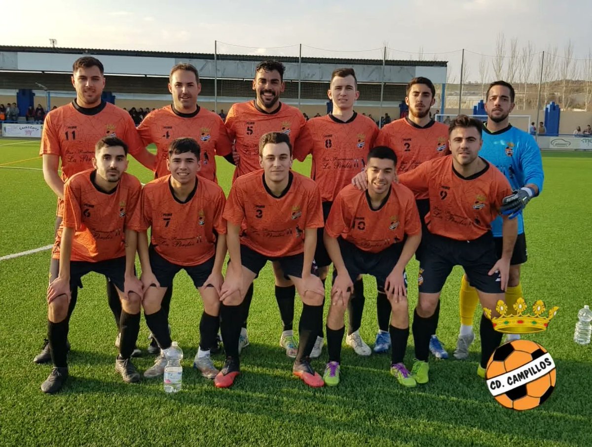 CD_Campillos's tweet photo. 𝐄𝐐𝐔𝐈𝐏𝐎 𝐘 𝐀𝐅𝐈𝐂𝐈Ó𝐍 𝐃𝐄 𝐋𝐀 𝐌𝐀𝐍𝐎. 🙌🏼🧡

Un buen partido de los naranjas, sumado al gran empuje de la afición dan una holgada victoria a los de Roberto Caro en el Padilla.

⚽️⚽️ Juanjo Ramos
⚽️ Pablo Peral

¡ENORMES! 

#𝑵𝒖𝒆𝒔𝒕𝒓𝒐𝑫𝒆𝒓𝒃𝒊 #𝑺𝒐𝒎𝒐𝒔𝑪𝑫 https://t.co/RONxZ0vOSi
