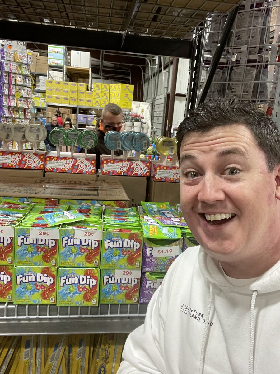 GarageBeersMike's tweet photo. The #CBJ got that early dub so I took the kids to @baSweetiesCandy and found the #5thLineFunDip aisle to celebrate!! https://t.co/H08eZDJ72y