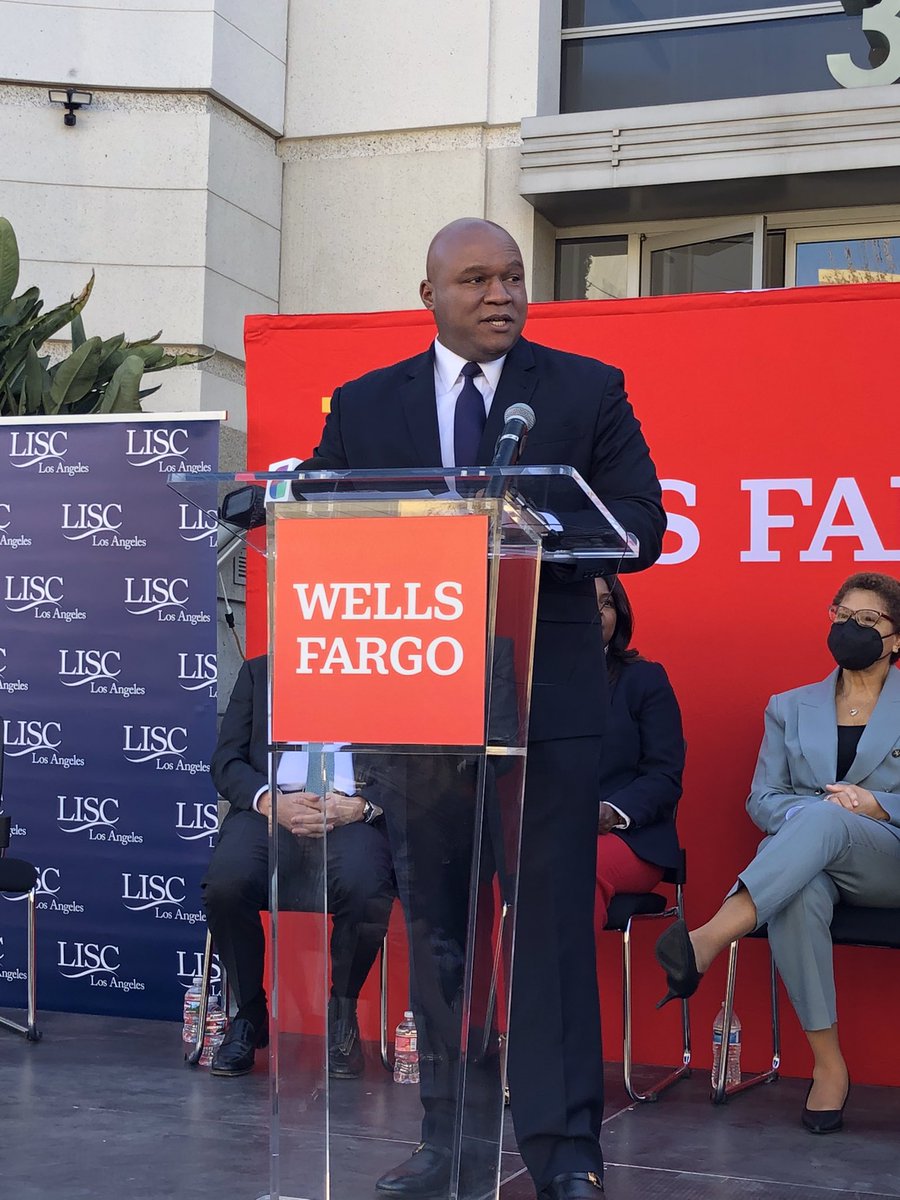 dereketriad's tweet photo. We had a fantastic day today granting $20 million to support Small Bussinesses in Los Angeles! Thank you to LISC Los Angeles for all you will do distributing these funds to sustain and grow the Small Business Ecosystem! https://t.co/hRxSj8hIrZ