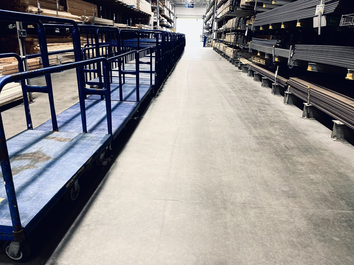 PatelU05's tweet photo. Carts for dayyyysss!!! One of the best ways our pros are taken care of is to make sure we have as many carts available for use for our Pros! And even our DIYers! Cleans aisles and full carts!  Simple house keeping is always a must! https://t.co/XFDkI1ysfu