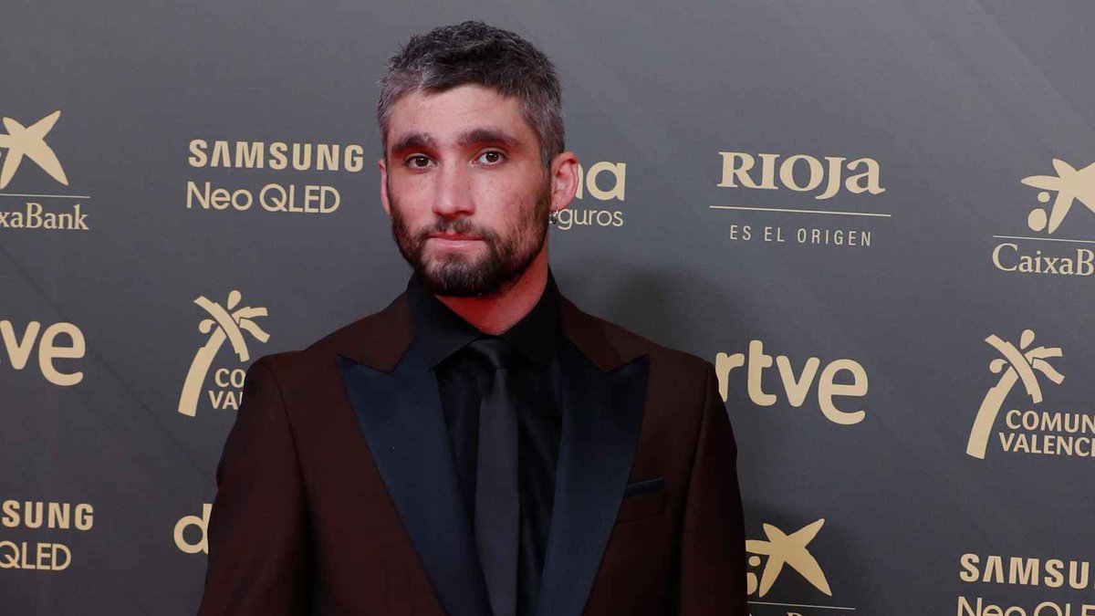 galiciaviral's tweet photo. 💙🏆 Chechu Salgado primeiro gañador GALEGO nos #Goya2022 

Goya como ACTOR REVELACIÓN por “Las leyes de la frontera” https://t.co/teHK70i3ld