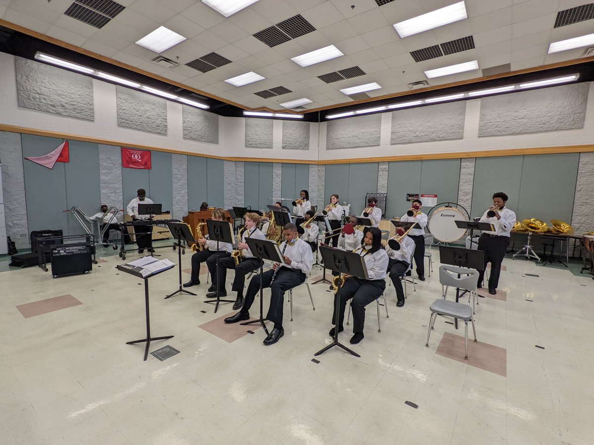 <a href="/JamesHart153/">James Hart School</a> Jazz Band had a blast performing, going to clinics, and listening to the Jon Dietermeyer Quintet at today's <a href="/oq_band/">OQ Band</a> Jazz Festival! Congrats to these awesome students on job well done and thanks to our hosts for hosting a great event👏🎷🎺🥁
<a href="/Homewood153/">HSD153</a> #153strong