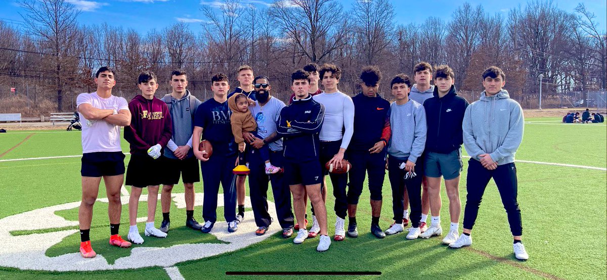 _JustinGuzman7_'s tweet photo. Great work today. Thank you Coach Fox for coming down. @fauxSneakers @MsgrFarrellFB @LoganSomma https://t.co/OpwmKtRgwP