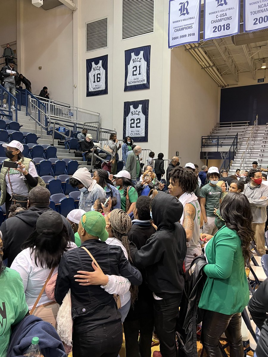 A LOT and I mean A LOT of people here supporting @rjcrossover11, the former <a href="/JackYatesHoops/">IG: Jack Yates Hoops🏀</a> standout now starting for <a href="/MeanGreenMBB/">UNT Basketball</a>