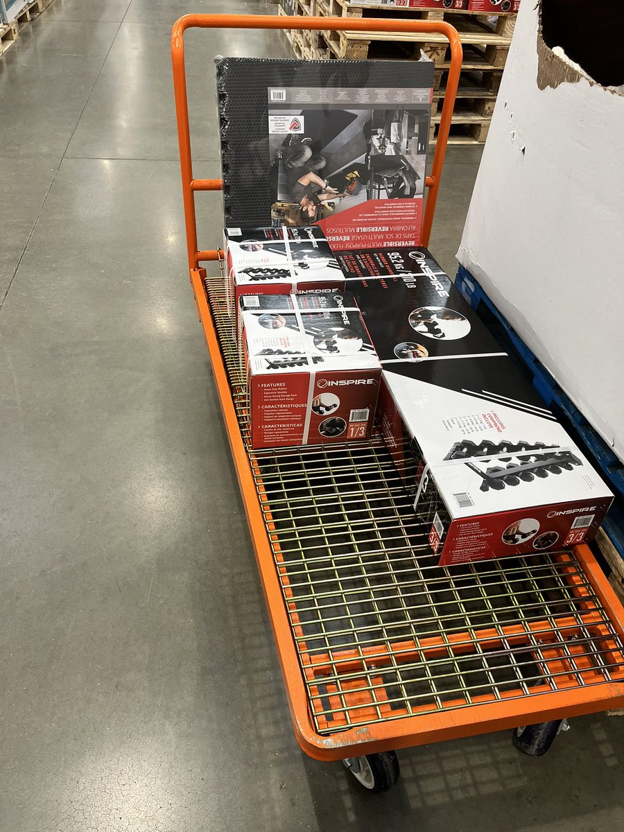 Finally found the Costco dumbbell set in store! Started HCOTF recently and it’s about to be way more fun!! (I love going to Costco after 2 beers 🤪)
