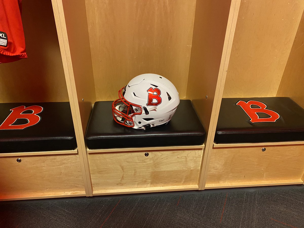 calvin_cuba's tweet photo. Had a great visit @BenUFootball thanks for having me @Coach_Schroeder @RecruitingNext @SportsWildcats @NVWildcatFB @SmTownScouting @MIexposure @PrepRedzoneMI @TheD_Zone https://t.co/5RQ3QEJ4W0