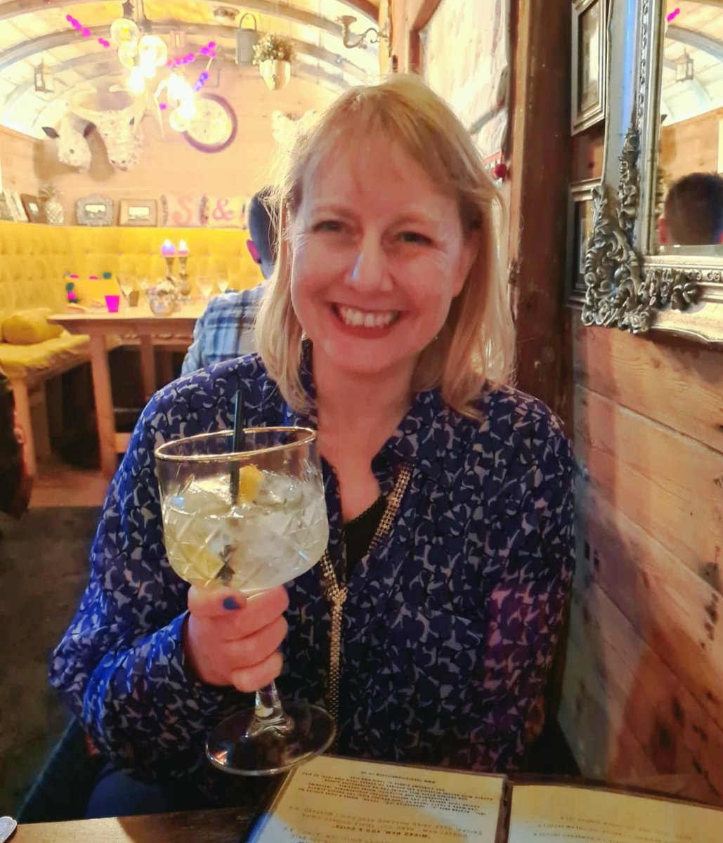 SallyannHR's tweet photo. Gin-grin #SaturdayVibes #GinGrin https://t.co/qe9uc98Jt0