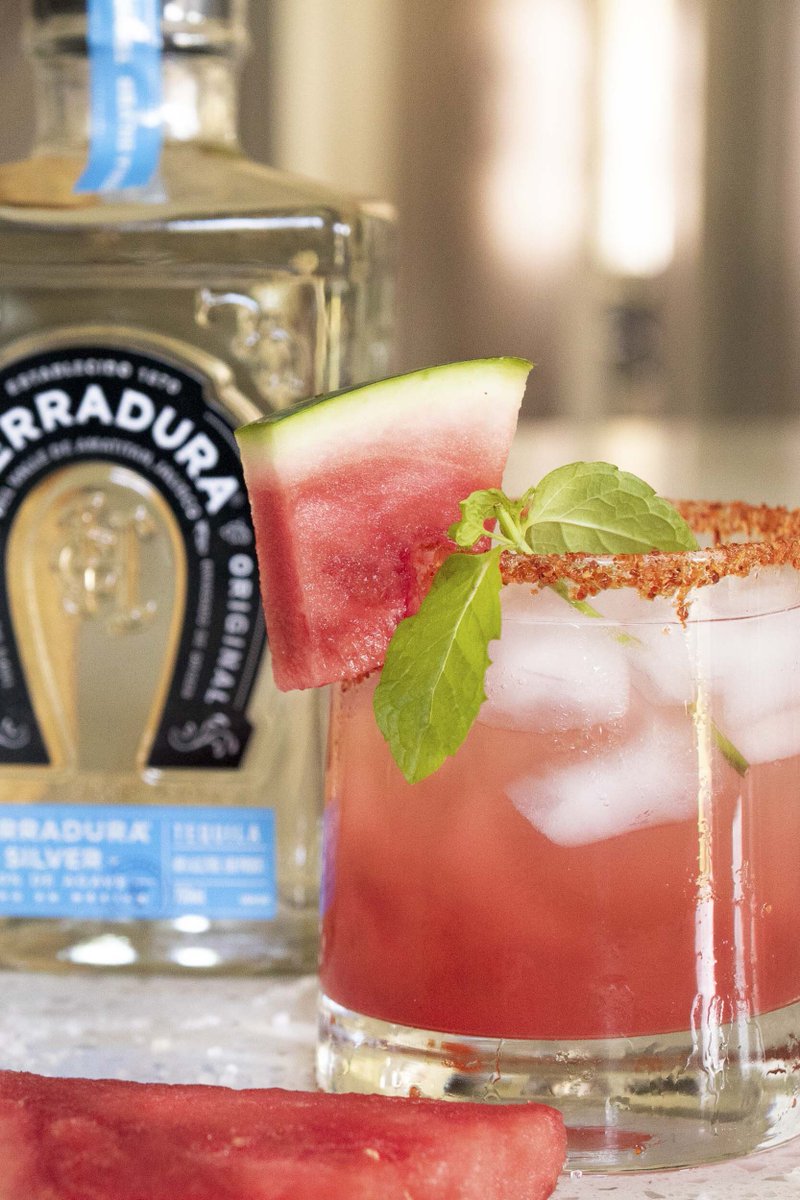 thisismeldrake's tweet image. You really can't go wrong with the sweet taste of watermelon mixed with tequila! #cocktails #happyhour #DAMNGOODcocktails

COCKTAIL RECIPE 🍉: sbee.link/xca3guer7k