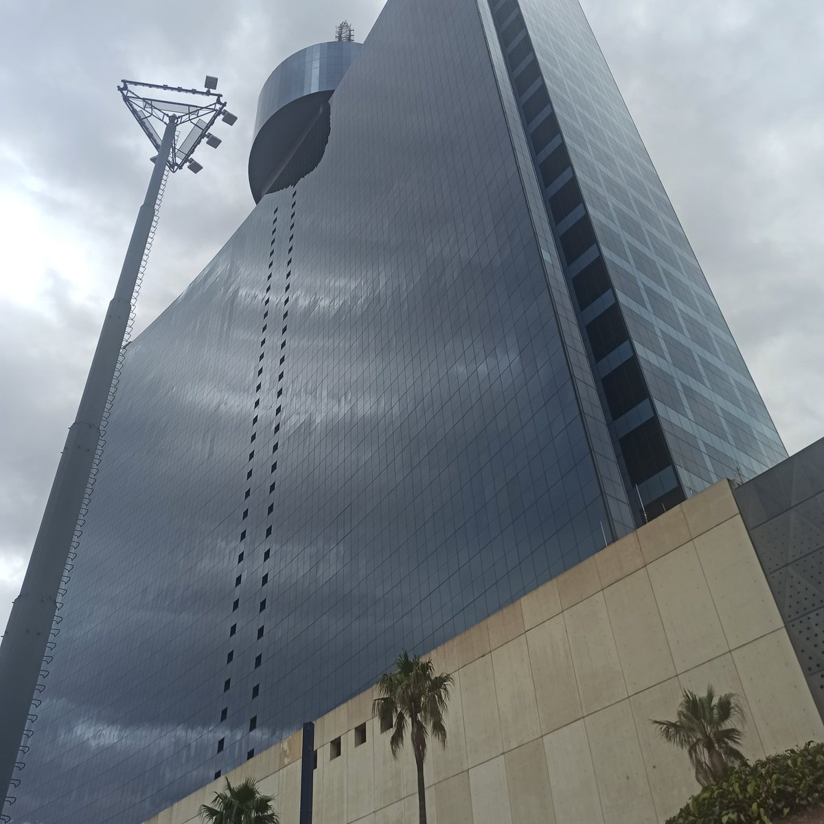 TxGapCDMX's tweet photo. Se pensó que el WTC tendría 80 pisos y se convertiría en el hotel más alto del mundo con cerca de 300 m. El Word Trade Center de la Ciudad de México 

#WordTradeCenter en la Ciudad de México.

#ConociendoCDMXentaxiseguro
Fotografía aportación #claudiaivonnearaujoberny https://t.co/YtMMhV7ijg