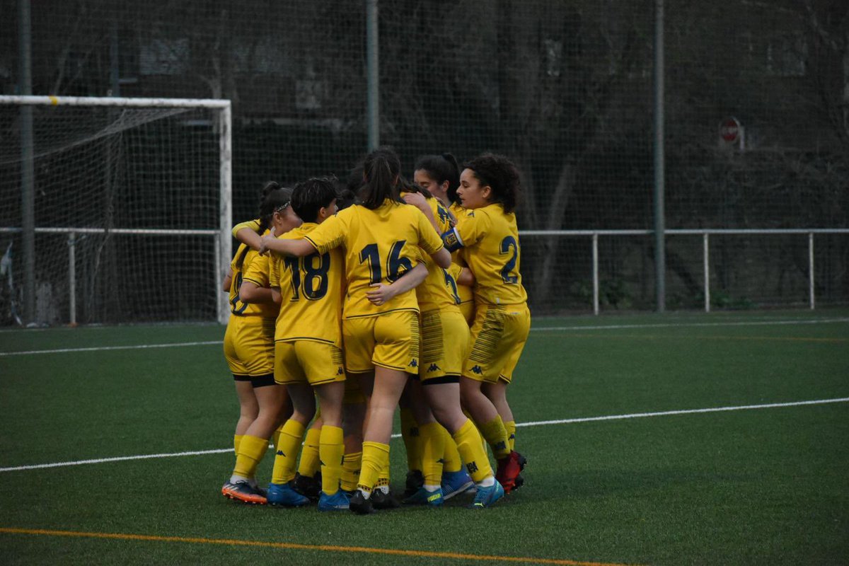 #Senior
Victoria del primer equipo por 3-2 sobre el Rayo Vallecano con goles ⚽️⚽️⚽️ de <a href="/Noelia_1903/">𝐧𝐨𝐞𝐥𝐢𝐚</a>, <a href="/luciapeque5/">LUCIA VELAYOS</a> y <a href="/lorenardguez14/">Lorena Rodríguez</a>.
¡Gran trabajo, equipo! 👏🏼

#VamosAlcor 💛