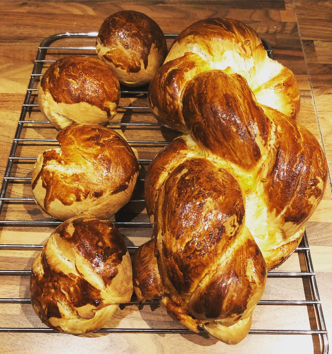 LinaHound's tweet photo. Baking Sunday bread 
‘Züpfe’ as my gran from #bernerbiet always called it. 

#bread #homemade #baking #sundaybread #sonntagszopf #swissbread https://t.co/fTUgninY7S
