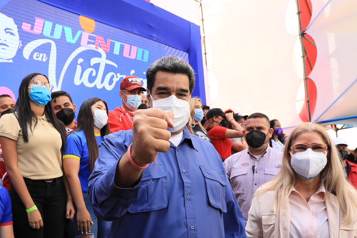 Invito a la juventud a la lucha Política con “P” mayúscula y de Patria, para consolidar la Revolución Bolivariana en el terreno ético, moral y electoral. ¡Vamos a la lucha por el Poder Político! ¡Muchachos! Les pido ayuda para combatir juntos, la corrupción.