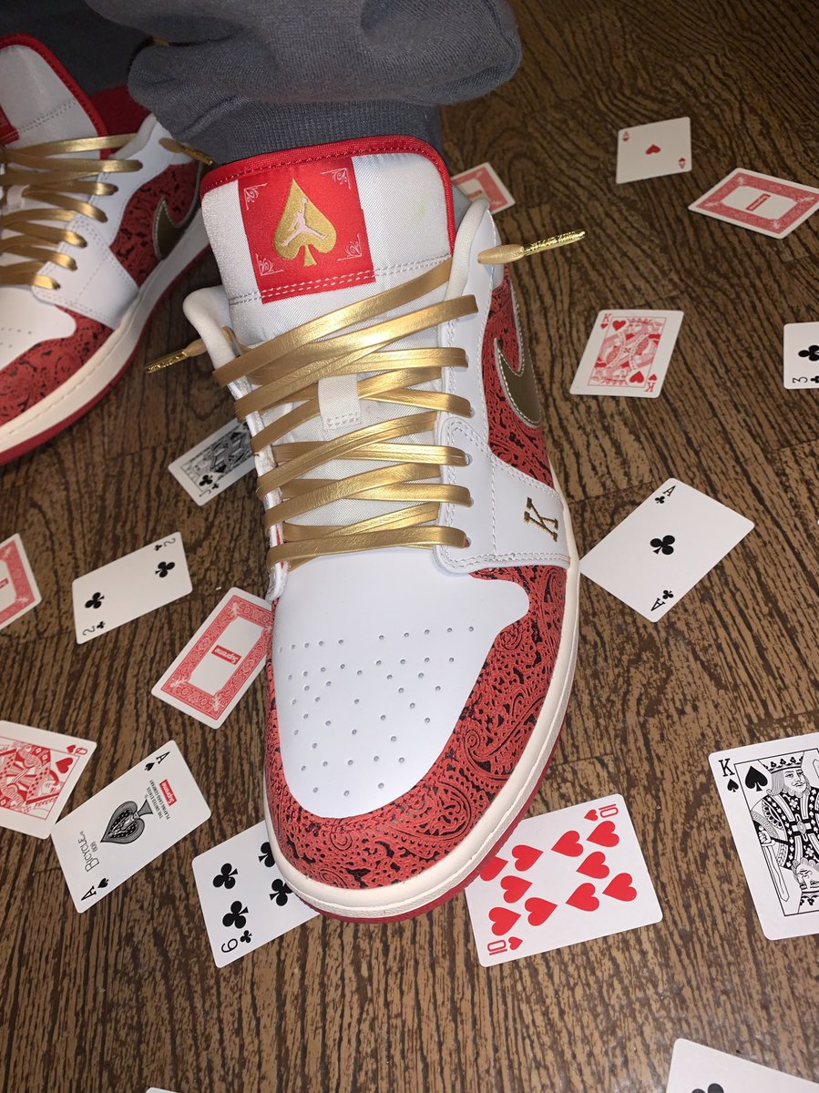 BigDmilz's tweet photo. My lady and I are celebrating our anniversary today. We met playing online spades (2002 to be exact), so it’s only right that I #Unds these AJ1 Low “Spades”. What did y’all rock today? #QuarantineDripCheck https://t.co/MiR1C1l4Fh