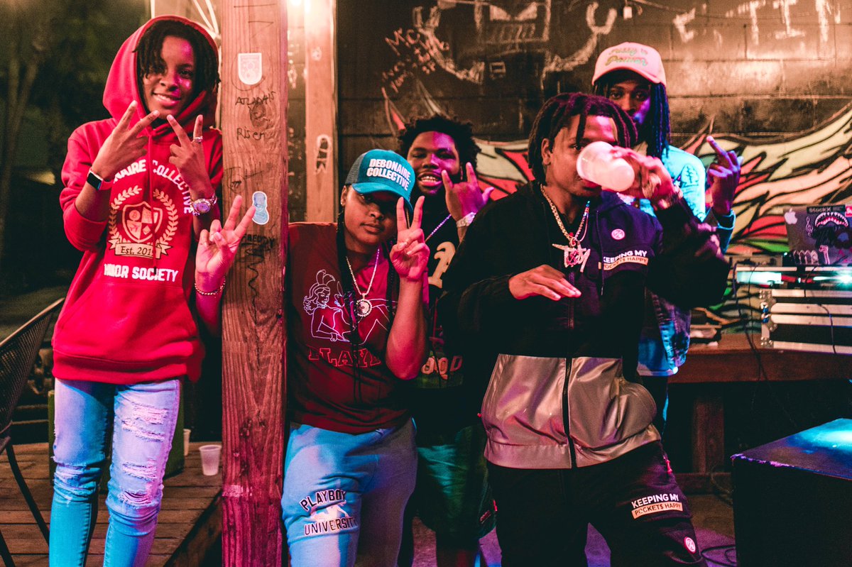 SheRealLoyal_'s tweet photo. S/o to the Niggas that’s gone copy but can’t catch us. - @MajorNine https://t.co/ZQxqMmmFbQ