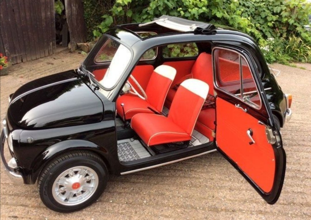 1961 Fiat 500 🇮🇹 
A bright 🔆 way to start the morning.
#RETROMANIA