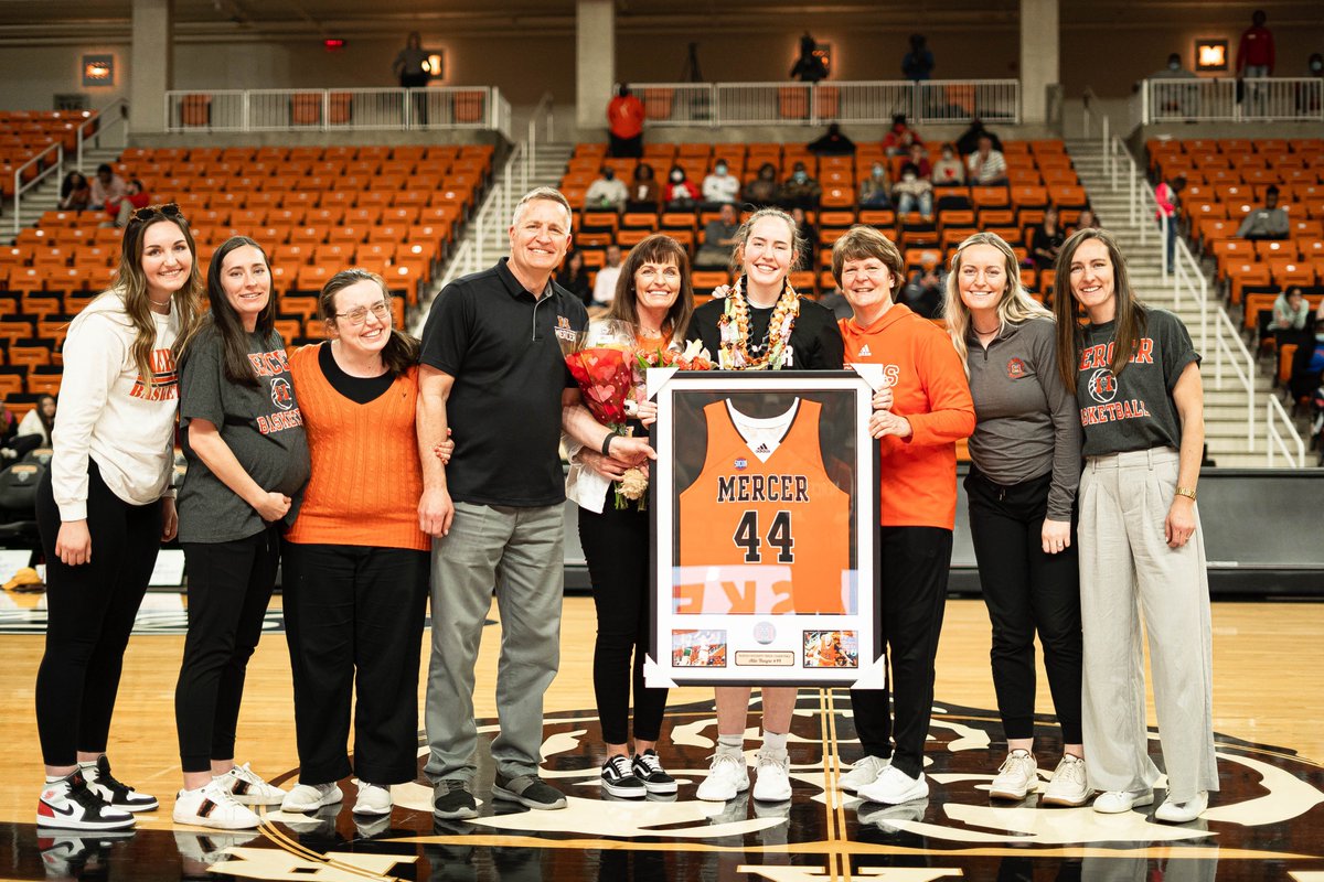Mercer_WBB's tweet photo. .@allie_thayne 

🐻 SoCon Champion &amp; NCAA Tournament
🐻 Fan favorite
🐻 Ultimate competitor
🐻 Over 30 starts in her career
🐻 Bachelors in Biology https://t.co/hhnYJsRDT5