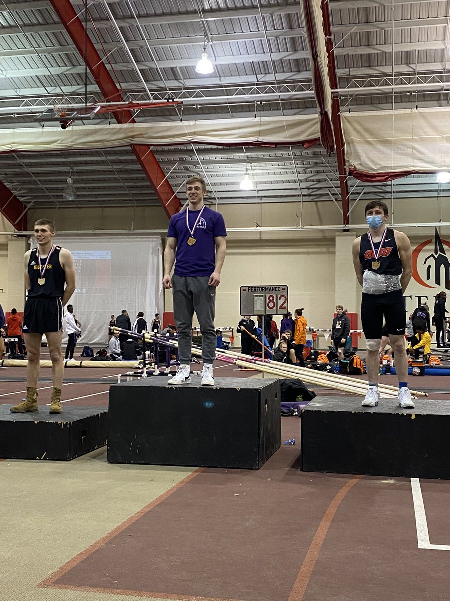 Kyel Wolff with a huge PR in the pole vault becomes ALL-OHIO CHAMP‼️his jump of 16’10” is also the TOP jump in the nation this year🥇‼️ #FlightCrew
