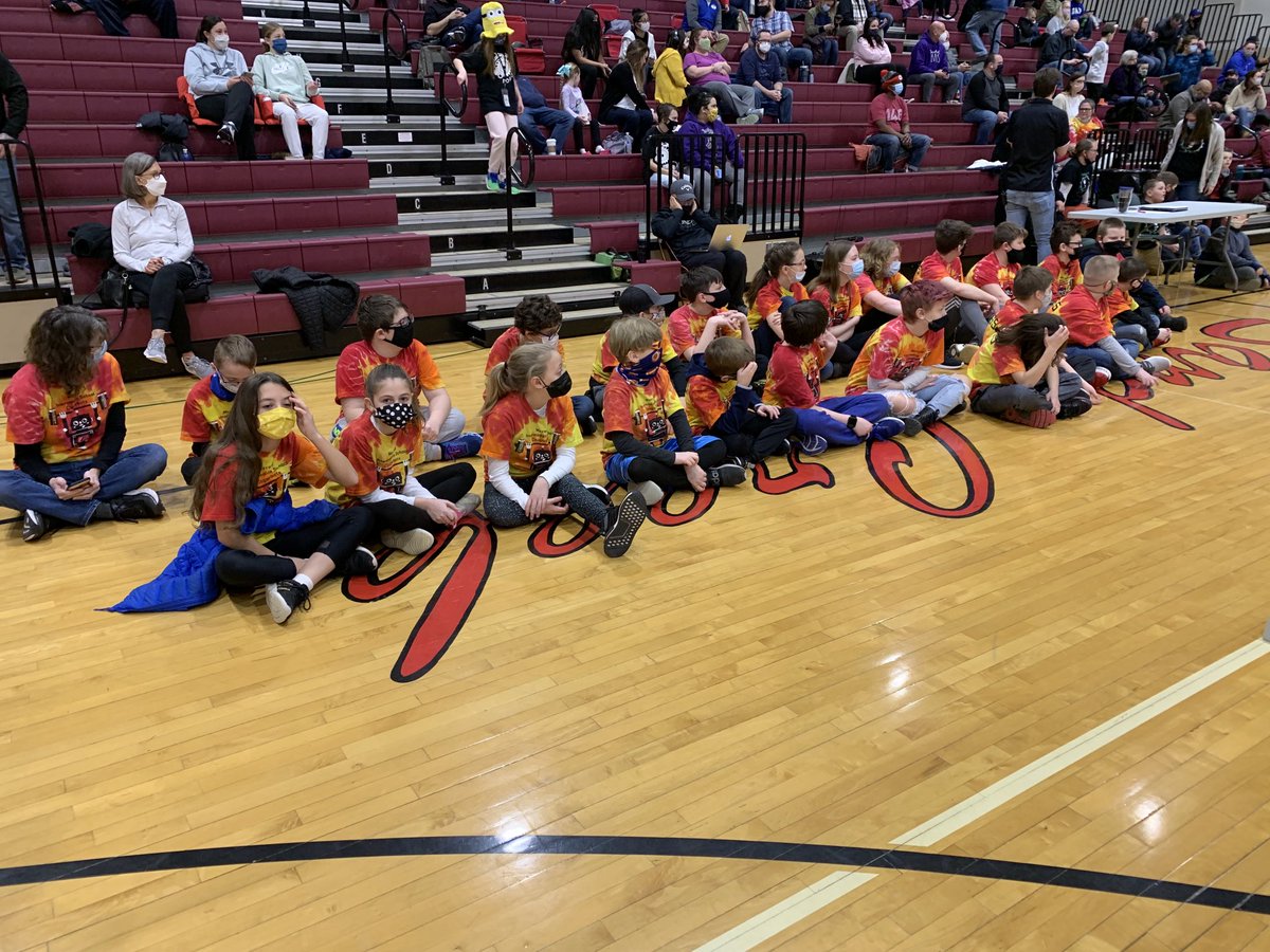 So proud of our Maxwell Cougarbots! Three teams finish in the top 10 today at Sand Creek Intermediate. Great display of collaboration and teamwork. #Proud2bMIS ⁦<a href="/MISPrincipal/">Maxwell Intermediate School Principal</a>⁩ ⁦<a href="/MIS__AP/">Lisa Leliaert</a>⁩ ⁦<a href="/miscougarbots/">miscougarbots</a>⁩