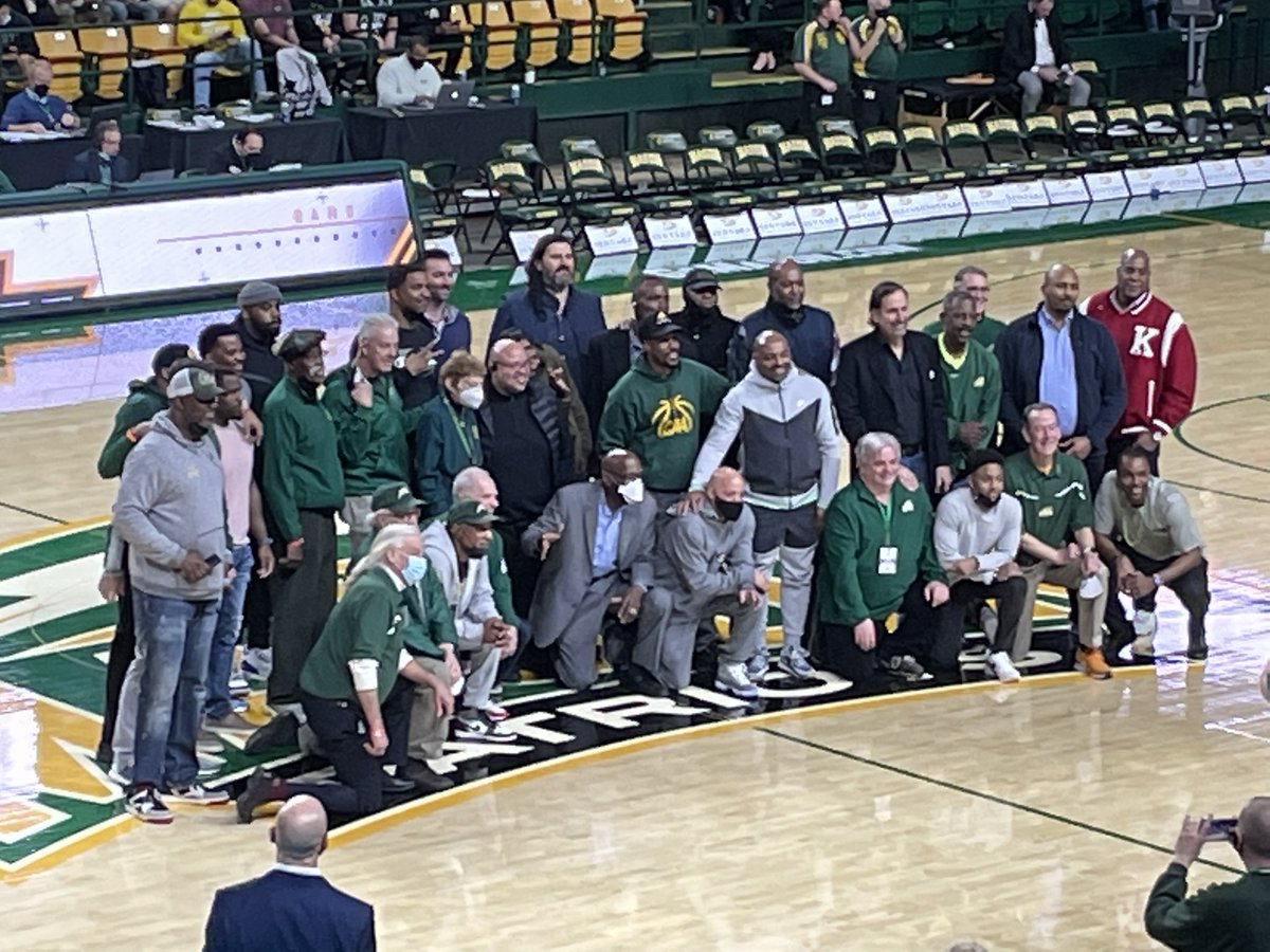 TheREALMASONMAN's tweet photo. First time I’ve seen GMU legend Nate Langley back at the Patdome! #gmuhoops https://t.co/rfpDp2ppdv