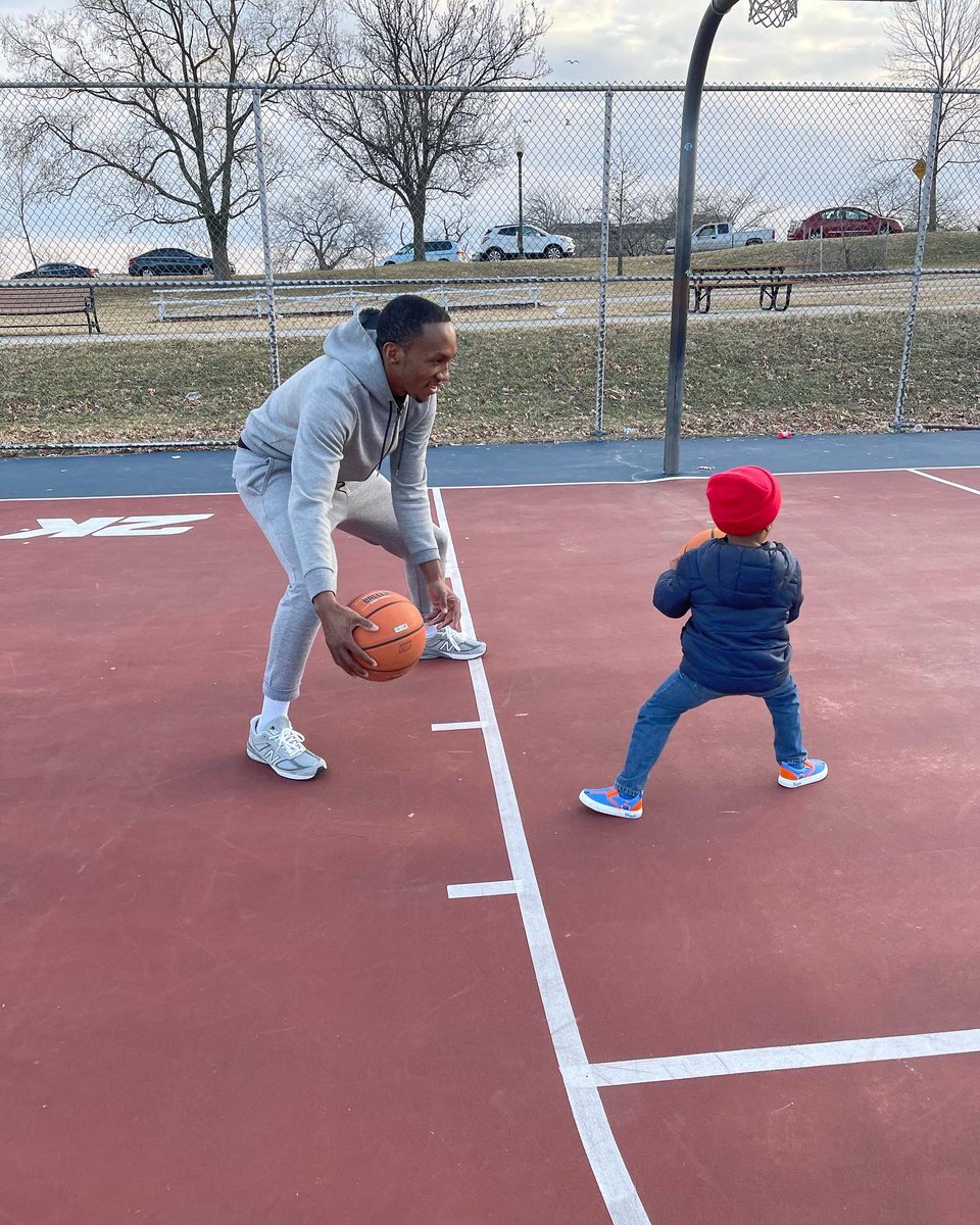 Captain_Curve01's tweet photo. Word To Moms We Putting In Overtime 💪🏽🏀
#FamilyFirst
#WeAllWeGot
#BallisLife
#Zone18
📸: @SimbasSarabi https://t.co/WXpPUQCwDg