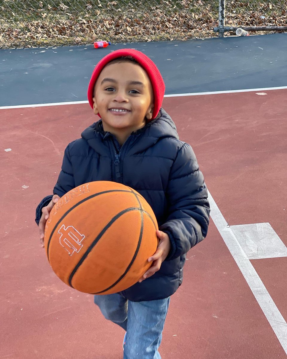 Captain_Curve01's tweet photo. Word To Moms We Putting In Overtime 💪🏽🏀
#FamilyFirst
#WeAllWeGot
#BallisLife
#Zone18
📸: @SimbasSarabi https://t.co/WXpPUQCwDg