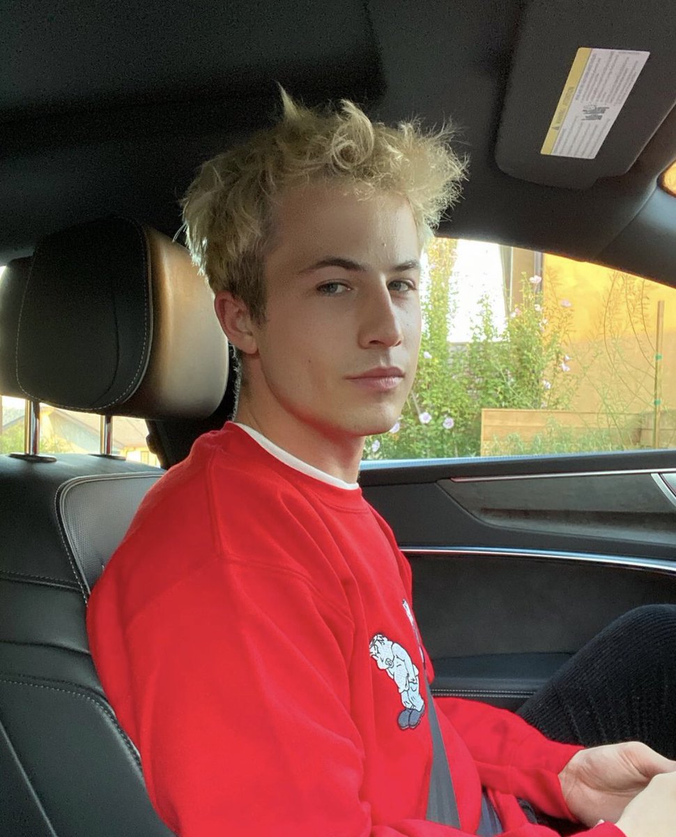 wallowsfiles's tweet photo. dylan’s blonde hair… im obsessed https://t.co/R1aZ60DNfC