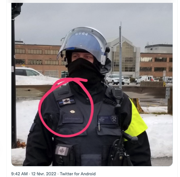 zac_goudreault's tweet photo. Cette photo circule beaucoup sur les réseaux sociaux. Le SPVM confirme que ça ne fait pas partie de l'uniforme des policiers. Un comité d'éthique évalue ce symbole. Pour la mise en contexte: https://t.co/nS9U6ZISeB #polmtl https://t.co/hyQpB7aQYf