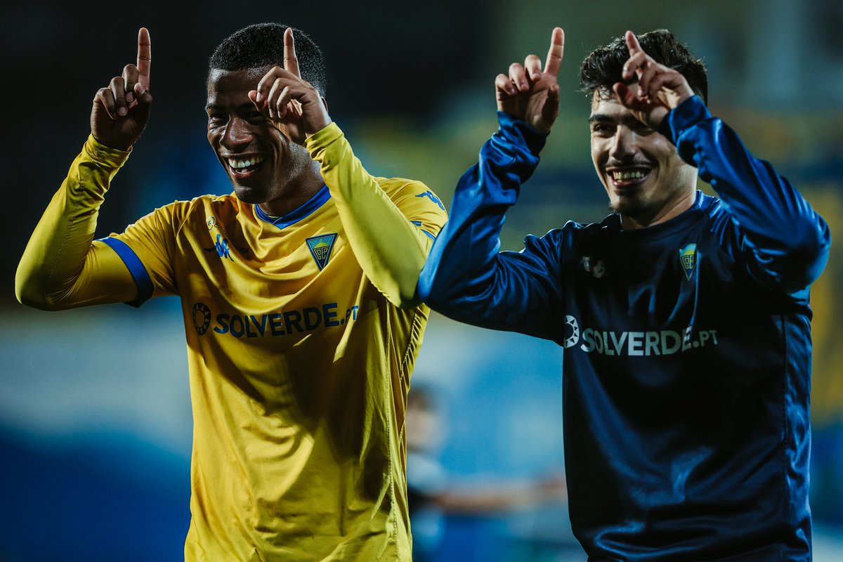 ligaportugal's tweet photo. Pela 🗡️ do ℛℯ𝒾 Arthur 👑
Golo tardio do médio ditou vitória canarinha 🟡🔵
Resumo da partida 👉 https://t.co/9xdMd4l0BB
#LigaPortugal #LigaPortugalbwin #criatalento #createstalent #futebolcomtalento #marcaomundo #EPFCDT https://t.co/Nc8CagvcwK