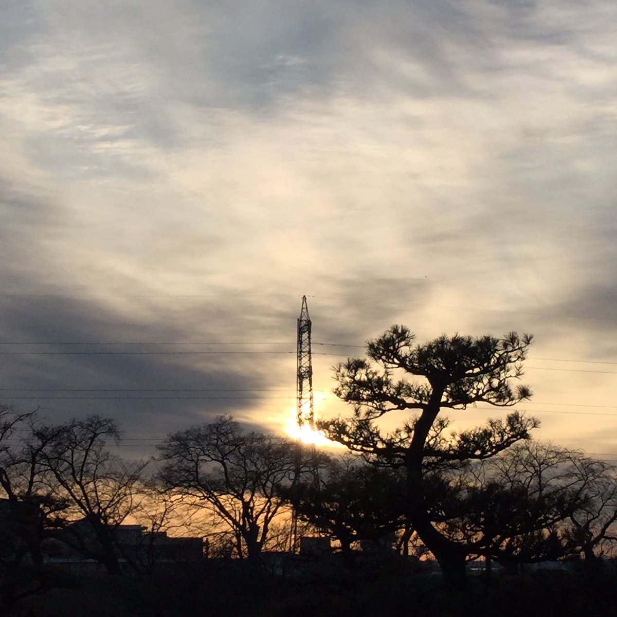 isesun3's tweet photo. おはようございます
今朝の名古屋は☁️1℃

本日は
ご予約2件
書類仕事💪🏻

天気は下り坂のようですが、
気分はアゲアゲで楽しんでいきましょう🏄‍♀️🏄‍♂️

#おは戦40213fn 🍨
#愛拶0213
#おはよう応援隊0213
#おは日報0213
#コロナに負けるな
#ダイエット垢さんと繋がりたい https://t.co/KXi5MXMoXQ