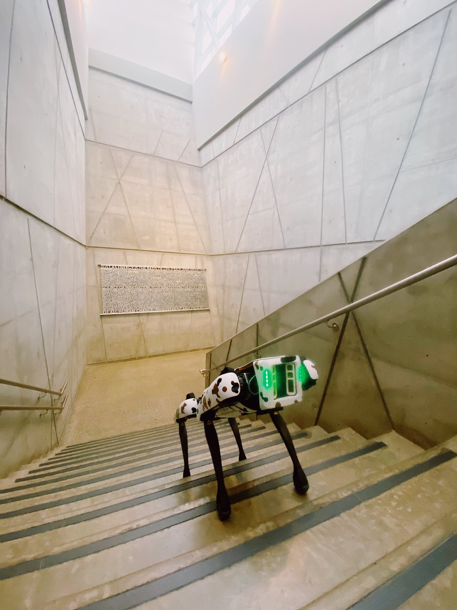 💚  Flint's Dream Doghouse Design Challenge
#flinttherobodog needs a home. Meet Flint when visiting the science centre. Next, jump on a laptop and give your design skills a whirl on Minecraft: Education Edition to design a house for Flint. bit.ly/34oW0o3 #telusspark #yyc