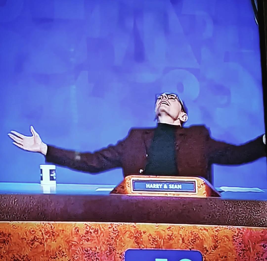 He got his last conundrum! This was hard to watch last night; Sean’s last ever episode. Life is a little less funny now 😢#8outof10cats <a href="/8Outof10Cats/">8 Out of 10 Cats</a>