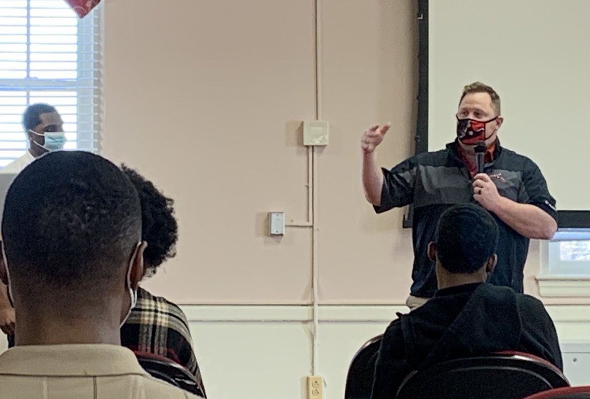 Walterw06's tweet photo. Hosted by TiAsia Lindsay- President &amp; Stefan Sabur, VP of the HPER Sport Mgt. Majors Club - Parney, CEO of the Richmond Flying Squirrels, &amp; VP/GM Ben Rothrock Enlightened the @VSUCOE HPER students about the Richmond Flying Squirrels Exec. Management Program. https://t.co/z9zN777JM8