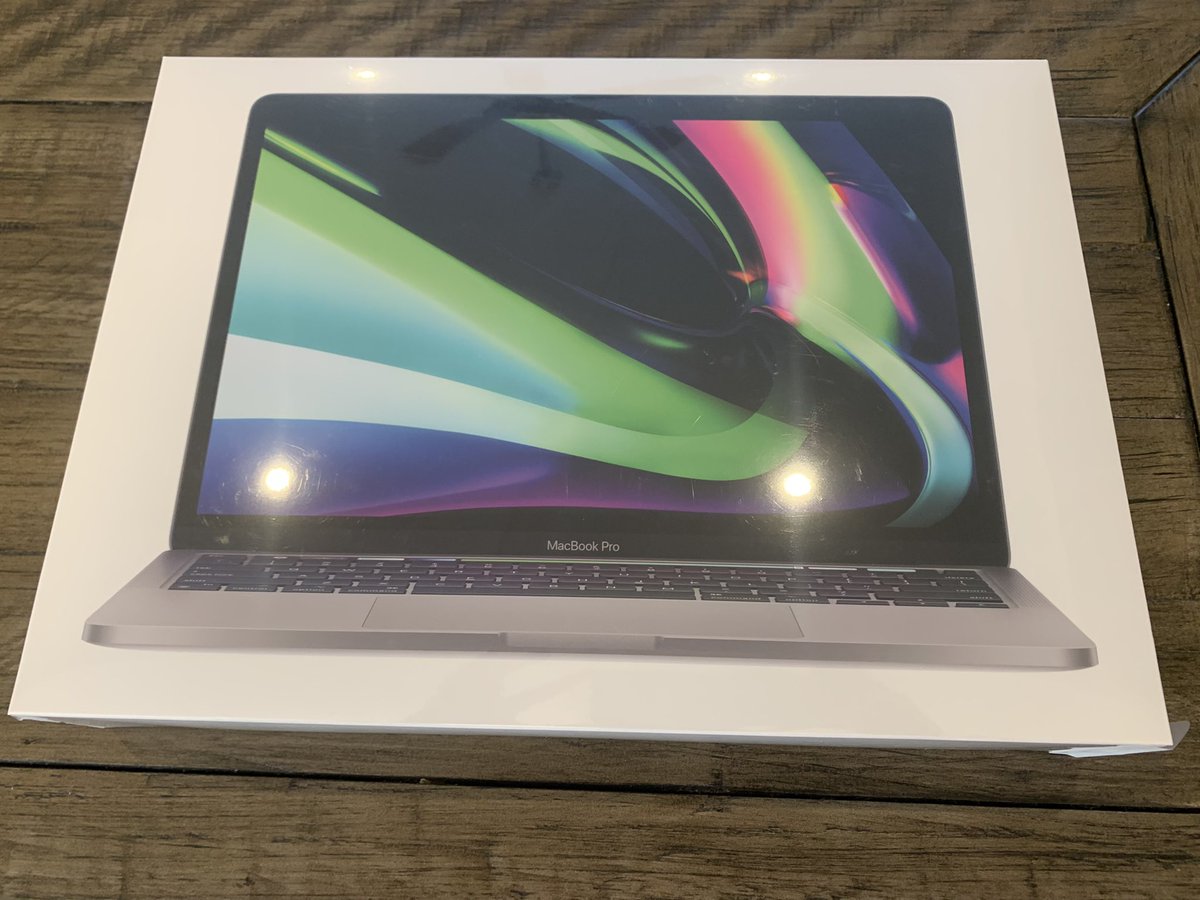 clorxo's tweet image. Spoke with a friend earlier today and he said Eth isn’t real money so I cashed some Eth out and bought a Macbook, thanks NFTs