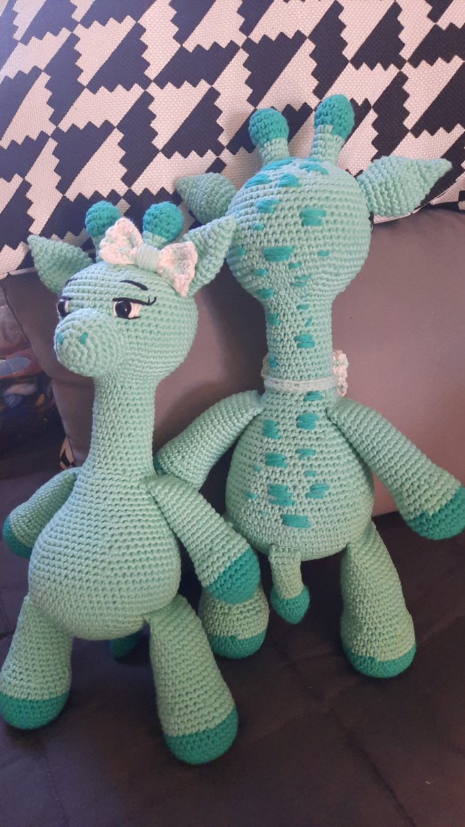 knitting_bear's tweet photo. Unos bellos hermanos para una bella amiga.

 #jirafas #giraffe #Amigurumi #knitting #mexico #crochet https://t.co/RANWvOFcAi