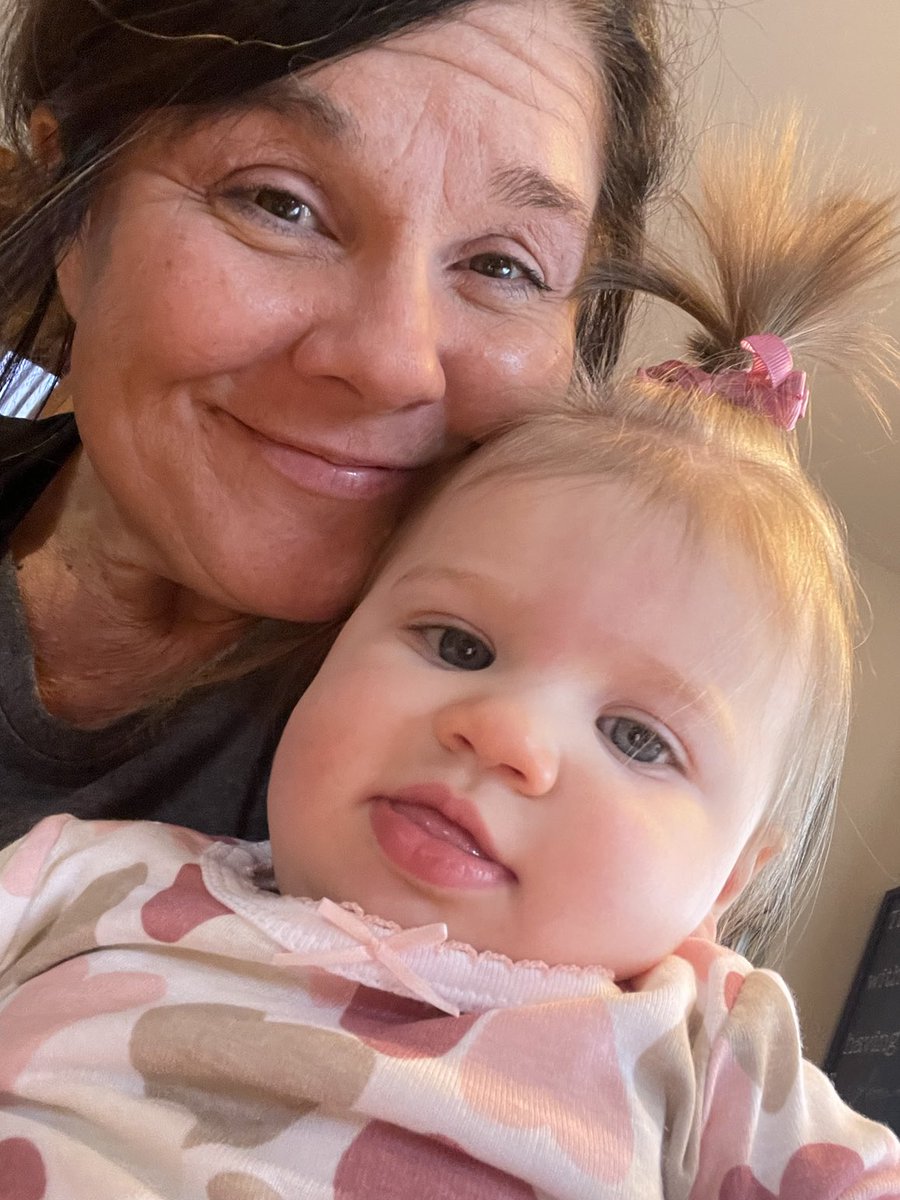 TIMDONAHUE8's tweet photo. My two favorite girls. Happy Valentine’s Day https://t.co/qCtunyn9hX