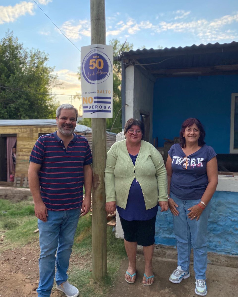 carlosilva_50's tweet photo. Otra jornada de militancia, esta vez en familia junto a @Chimesil identificando compañeros de la Lista 50 que nos acompañan votando NO derogar. Gracias @HugoPreviale y @lourdes_botti por acompañarnos como siempre. 
@AlvaroDelgadoUy @CarlosAlbisu https://t.co/vNHStosd8a