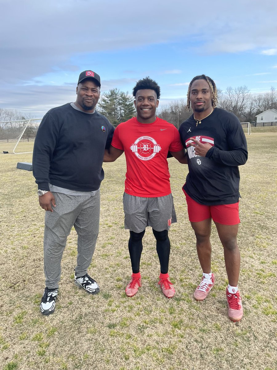 Got to put in some SEC RB footwork with some of the #VolGreats. I learned so much in one session. Wow!!  🔥🔥🔥🔥@CoachjayhGraham @VolBeast21 @1ericgray @JMS4_ @MoHard20 @ErikKimrey