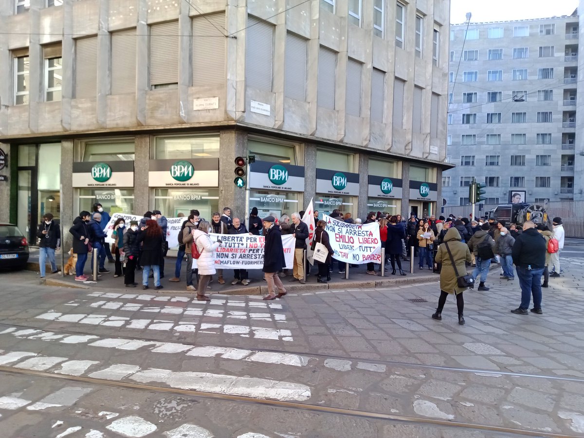 mimmoef's tweet photo. Milano presidio solidale davanti al consolato di Francia per la liberazione di Emilio #NoBorders #noconfini /#nofrontiere
Foto video
https://t.co/J4v0Eve2lv https://t.co/k7fJTebwlv