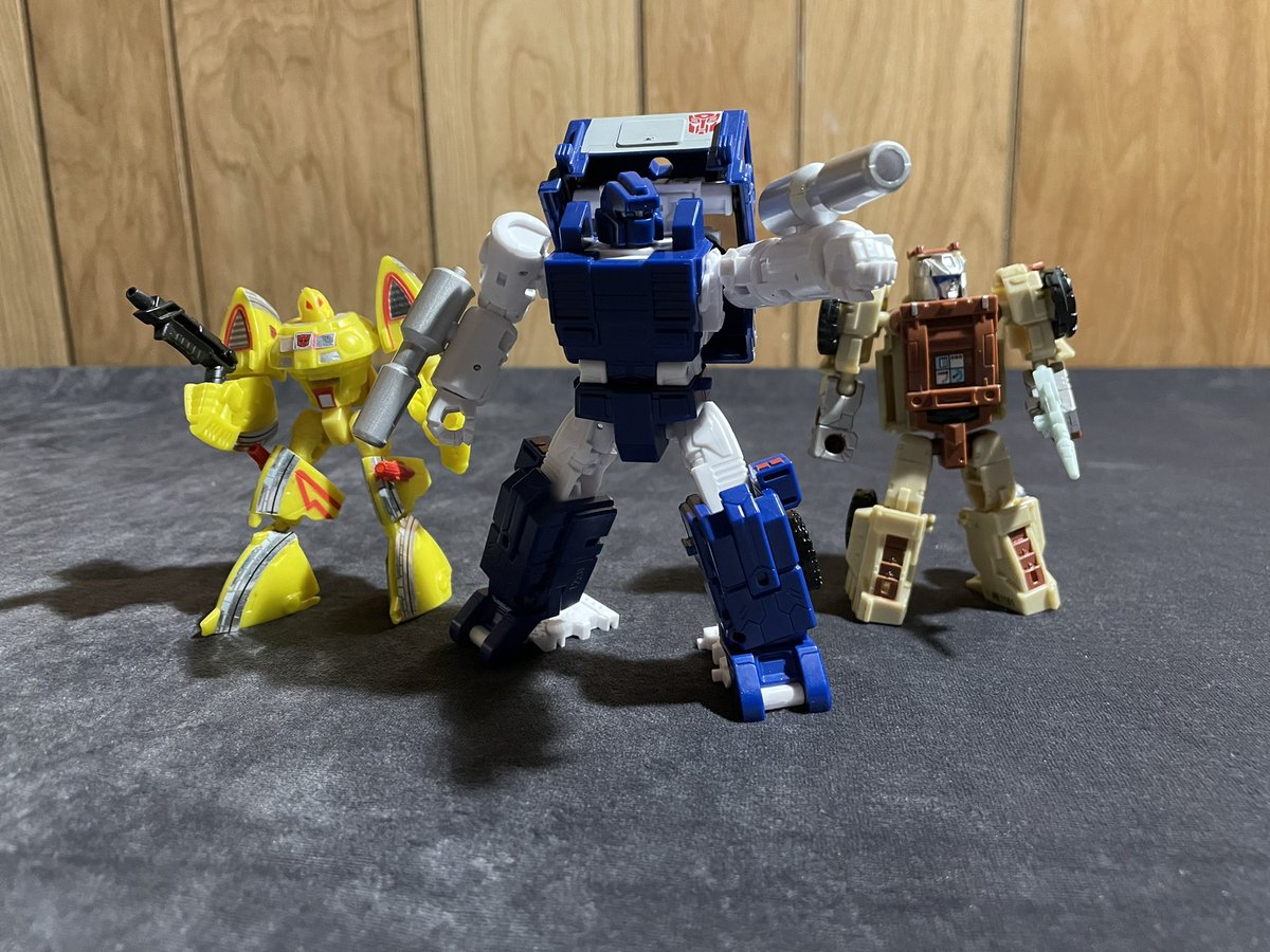 ImpulseDrive97's tweet image. Welcome back to my little corner of the internet! 

Today, I thought I would take pictures of a few little guys from 1986! Doing their best to battle evil! 

… Even if they’re not that good at it. 

#transformers #toyphotography
