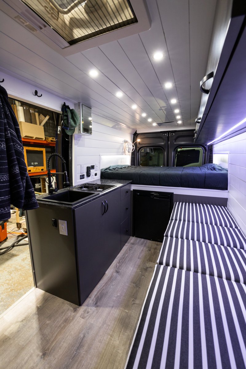 exploringandy's tweet image. before &amp;amp; after. First approach at a modern style build, what do you think?