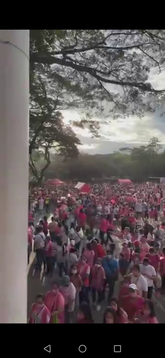 AngelAnimo0o's tweet photo. Crowd atmnsa QC CIRCLE 
#PinkSunday https://t.co/t18LE6ZGKl