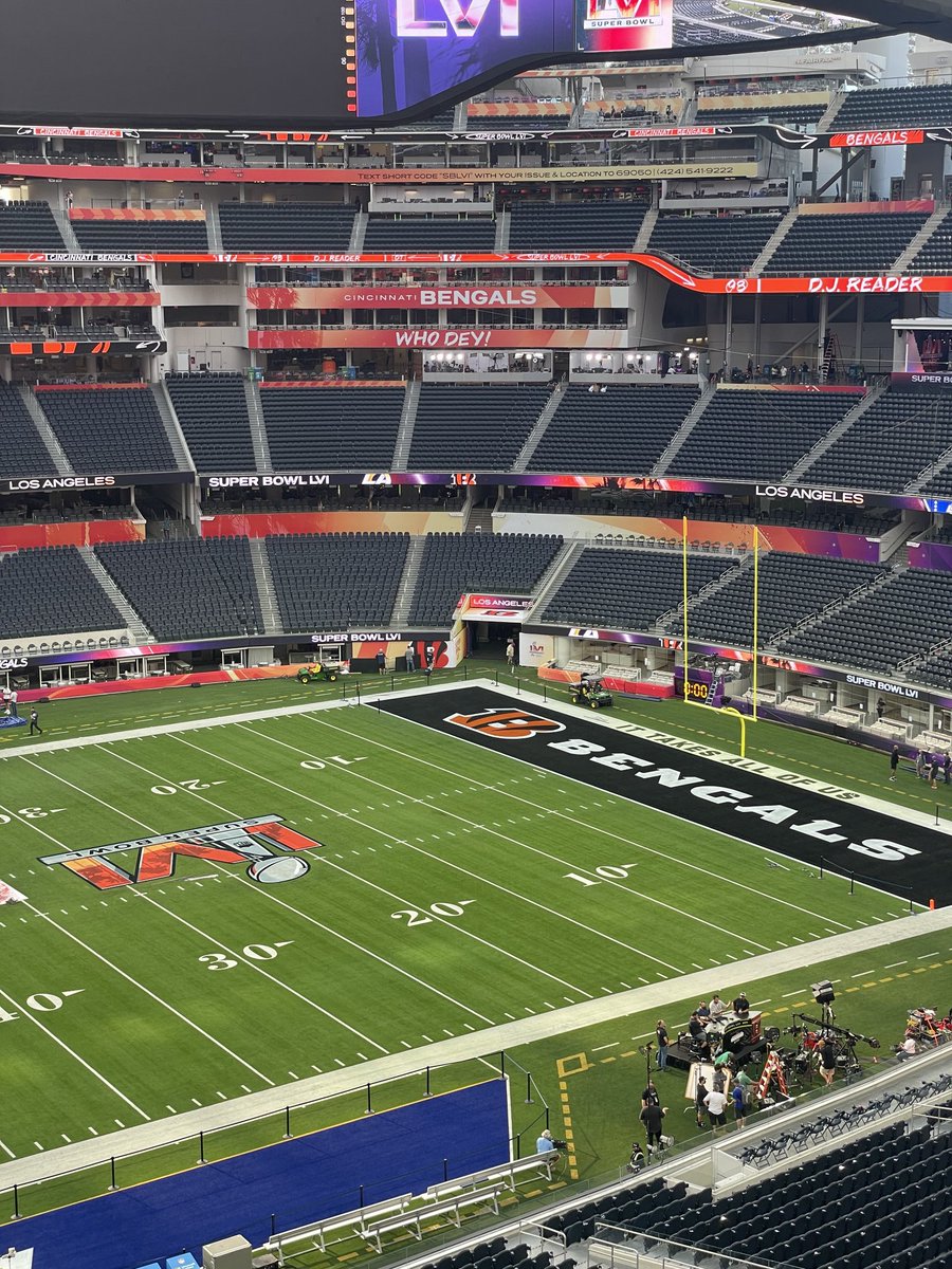 Hey ⁦<a href="/Bengals/">Cincinnati Bengals</a>⁩ fans. 

Here’s your team’s name in an endzone of a Super Bowl. 

I’ve covered 19 of these. Never seen this before.