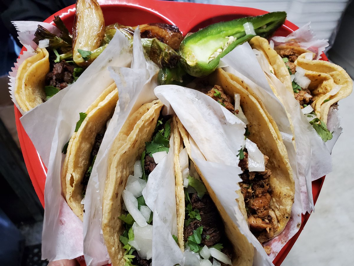 Aztec_Daves's tweet photo. Meet us this weekend for a great time, with friends and family 📈🔥

Taco ❤ Pack
GameDay food specials 🍔🏉🍻

Table service or bar service 
📲 773.799.8644 (call for takeout)

#AztecDaves #ValentinesDay #Superbowl https://t.co/c5UXhEeAbp