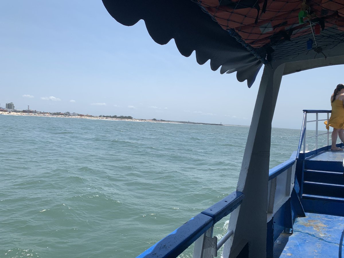 cmmramos's tweet photo. Torres! Passeio de barco! Os golfinhos sempre estão ali no verão! https://t.co/eDRFZcIDBG