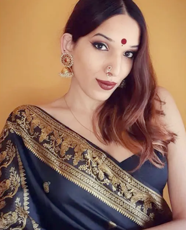 ZimraniaV's tweet photo. 3 inspiring stories of #TransCourage from India ๐ฎ๐ณ & Pakistan ๐ต๐ฐ
Dr. Trinetra H. Gummaraju: Karnataka, ๐ฎ๐ณ first-ever trans doctor. https://t.co/8u9vSx1bok
Dr. Sara Gill: ๐ต๐ฐ first trans doctor
https://t.co/7fUicXqMY8
Suchitra Dey: teacher. Kolkata, ๐ฎ๐ณ
https://t.co/zIYQFN35tN https://t.co/2VOwrbibcZ