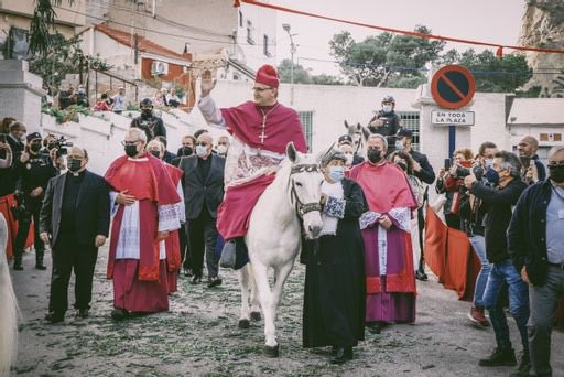 ObispoMunilla's tweet photo. ¡Doy gracias a Dios por el inolvidable día vivido en Orihuela! 
(Por cierto que, ¡‘Bartola’ se ha portado muy bien!!)

Aquí te dejo mi homilía en la Toma de Posesión: https://t.co/SJ7wBaESpN https://t.co/aQbpR9yhNx