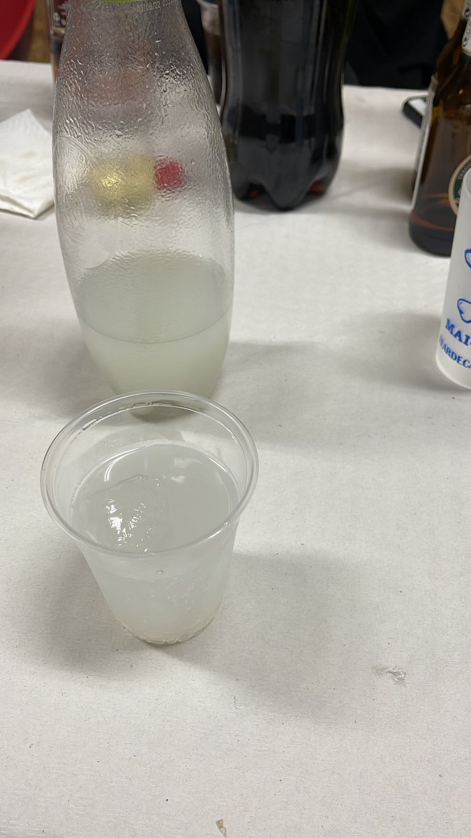 albertmartii22's tweet photo. A les 20:00 de la tarda he anat a llardecans a ficar suc al cotxe, son les 00:34 de la nit encara no he omplert el dipòsit… però he sopat i ja me fotut un ginlemon…. https://t.co/sAc0AIbmwg